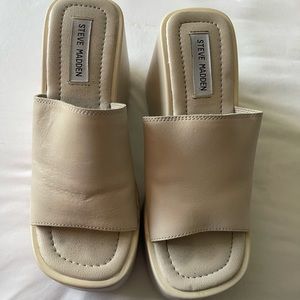 Steve Madden Beige Platform wedge